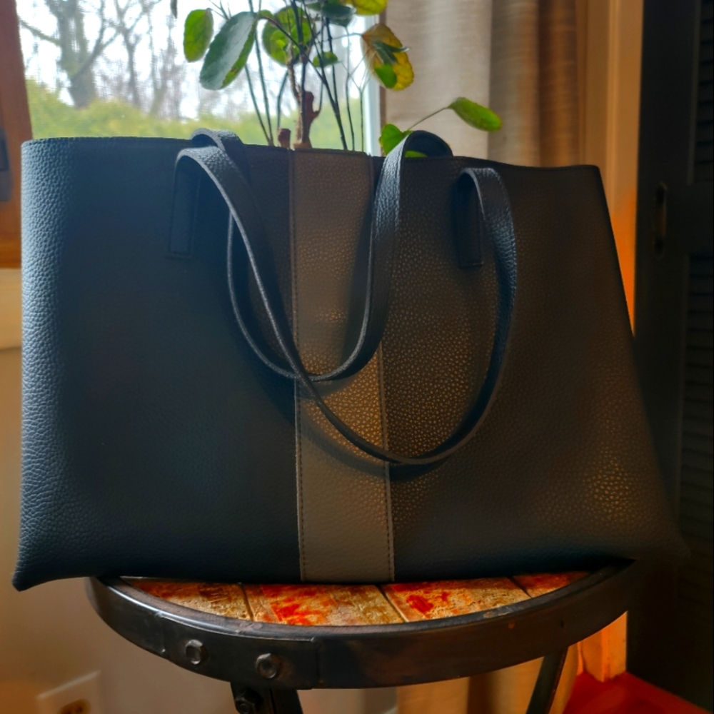 🪺 Vince Camuto tote